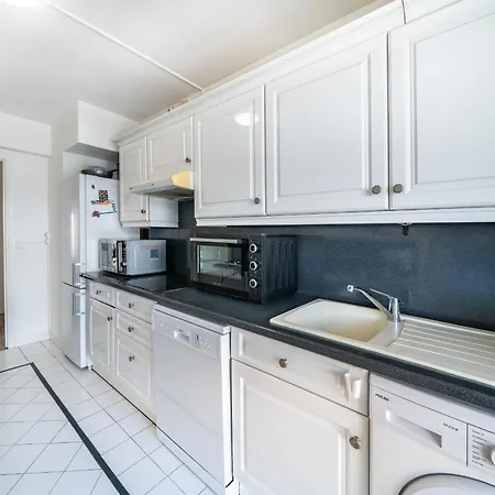 公寓 Spacious 1-bedroom In The Heart Of *